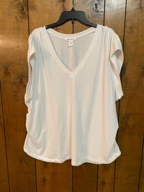 Athleta White V-Neck Short Sleeve Tee